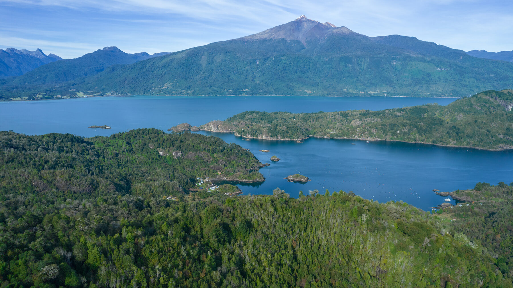 Vista a la cordillera nevada desde Cochamó - Sotomó